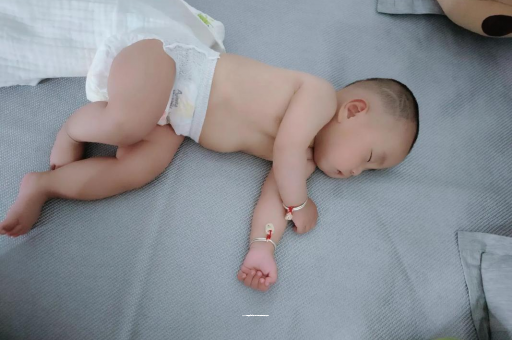 安徽三个月宝宝抬头不稳